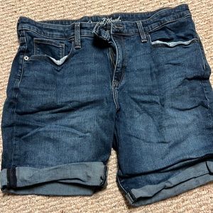 Universal Thread Mid Rise Bermuda Shorts